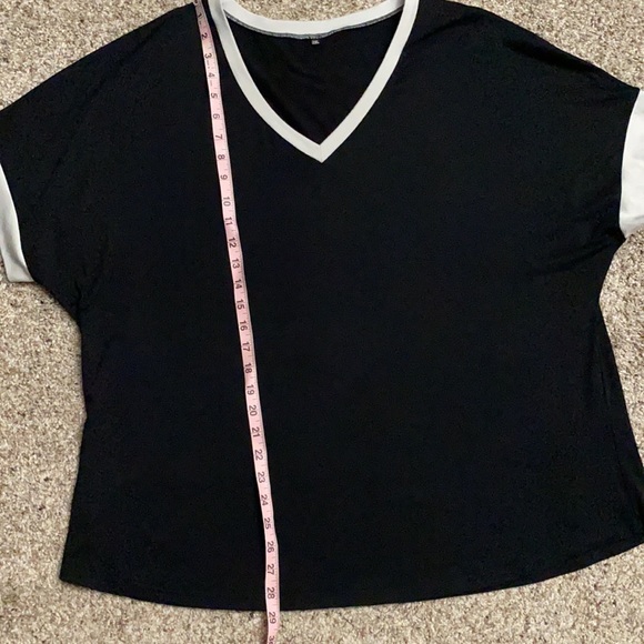 Black/Gray V-Neck - Picture 4 of 6